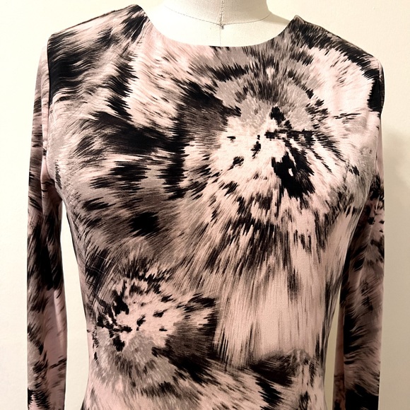 New Guess form fitting midi dress-size M - Picture 3 of 7